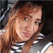 El profesor de psicología da clases a niños y jóvenes de 5 a 18 años